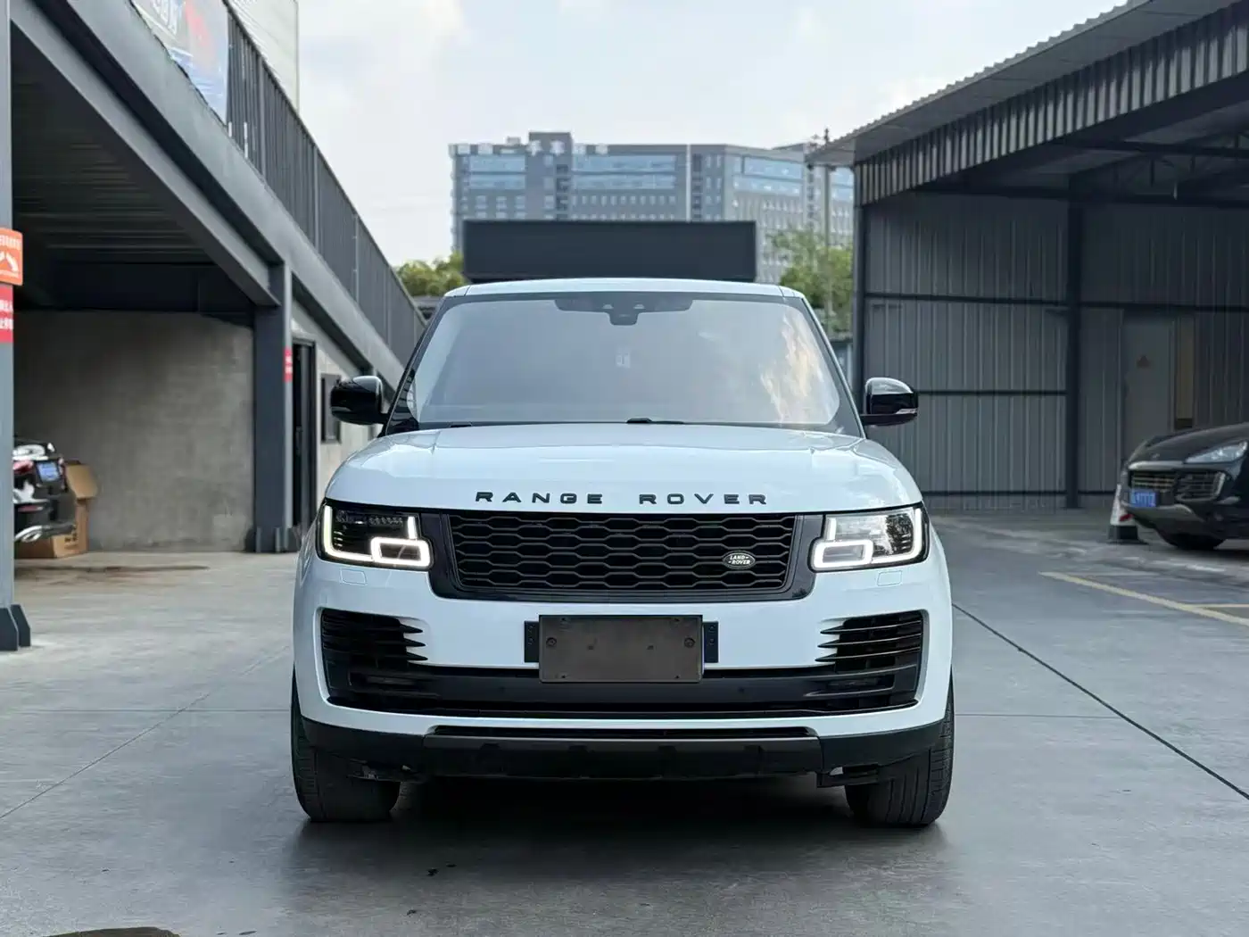 Land Rover Range Rover 2019 3.0 SC V6 Golden Age Edition фото 2