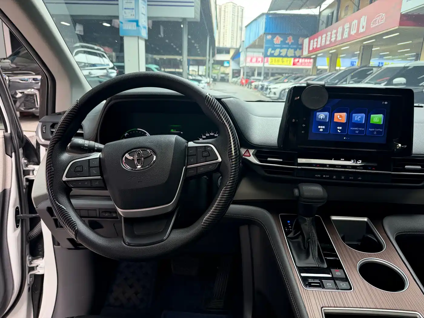Toyota Sienna 2024 2.5L Hybrid Comfort Edition фото 12