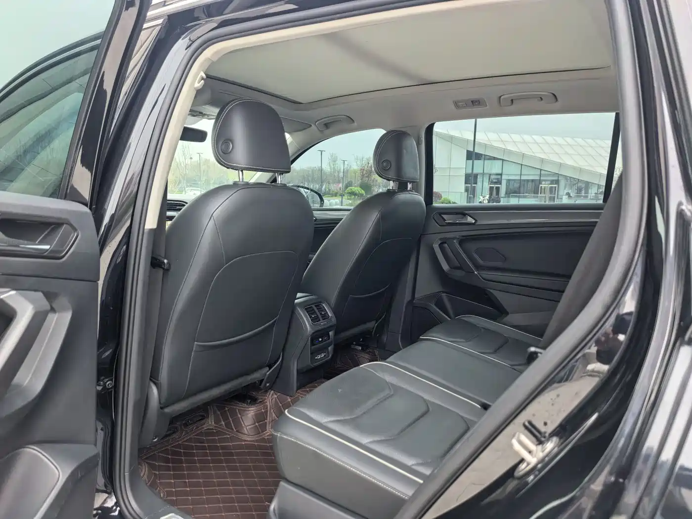 Volkswagen Tiguan L 2020 330TSI Auto 2WD R-Line Flagship China VI фото 7