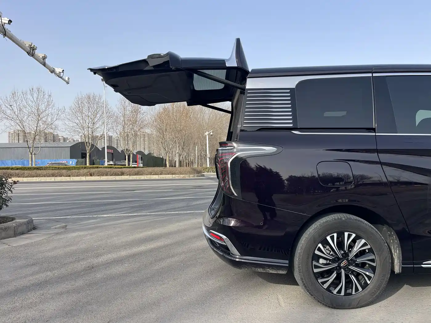 Hongqi HQ9 PHEV 2024 Model 2.0T AWD Luxury Edition фото 31