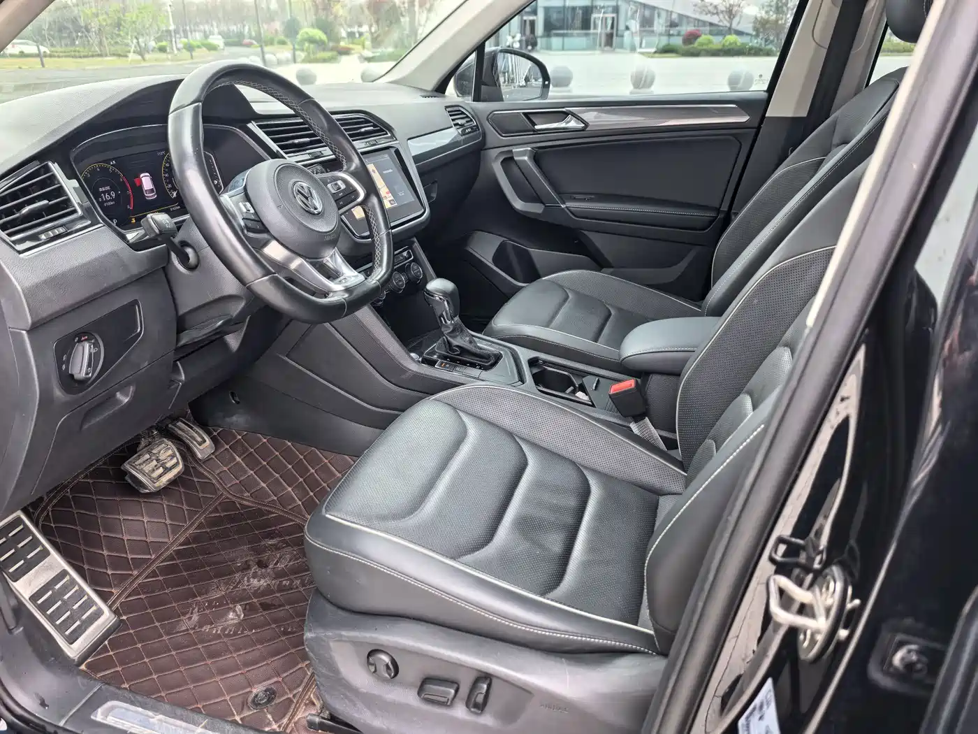 Volkswagen Tiguan L 2020 330TSI Auto 2WD R-Line Flagship China VI фото 8