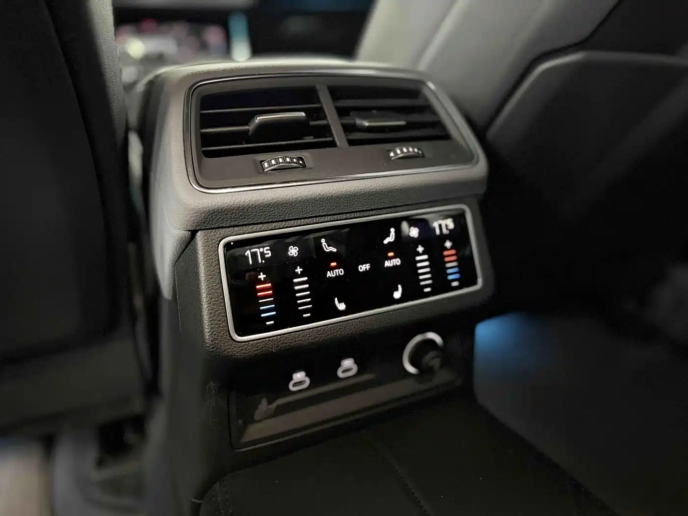 Фото 9 - Audi A7L