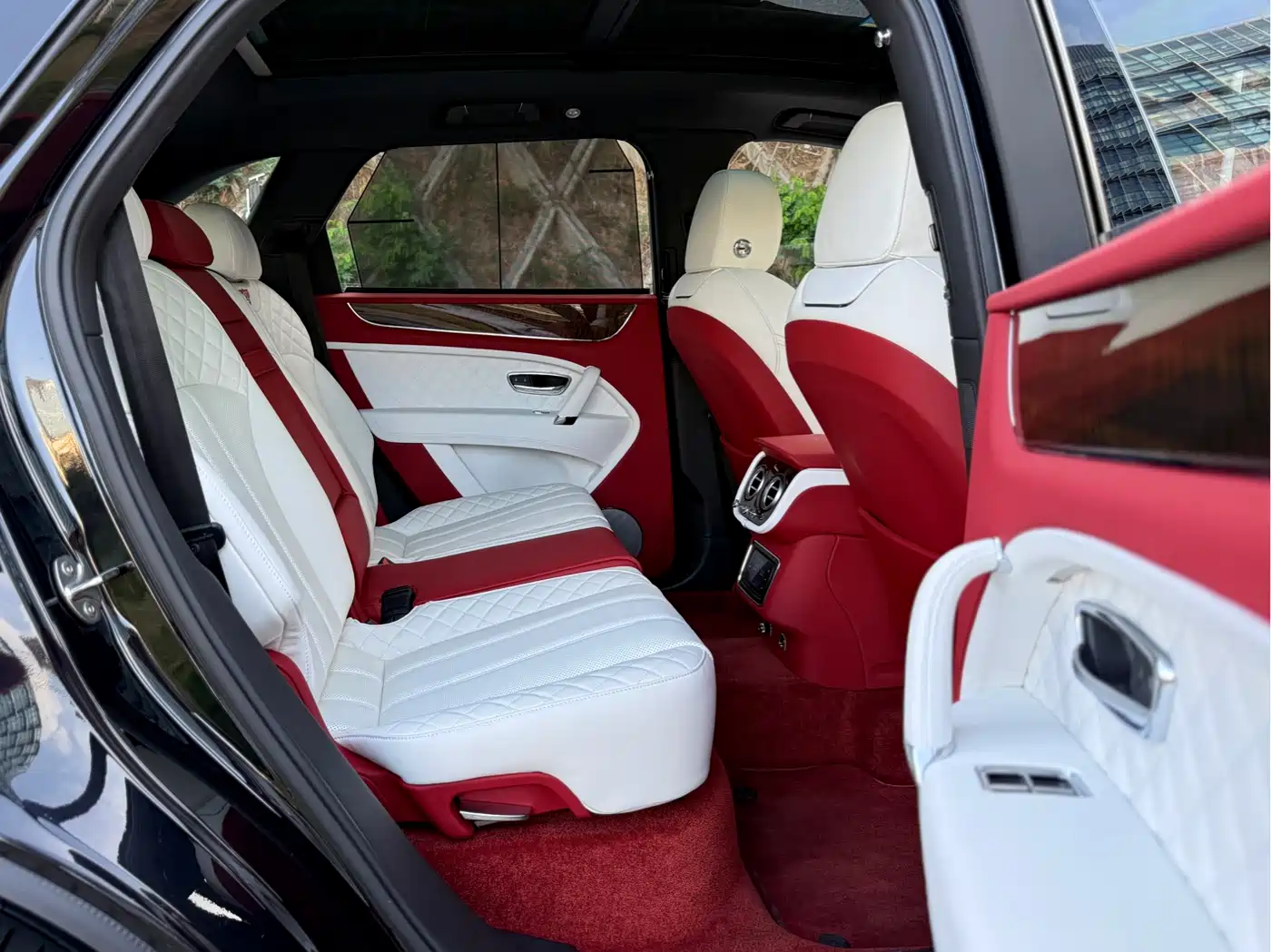Photo 10 - Bentley Bentayga