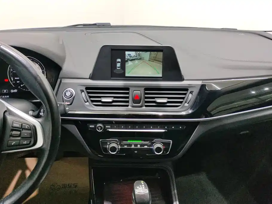 BMW 1 Series 2018 Facelift 118i Sport фото 13