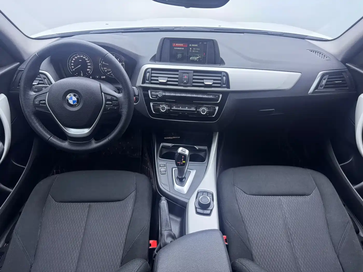 BMW 1 Series (Import) 2018 118i Leading фото 6