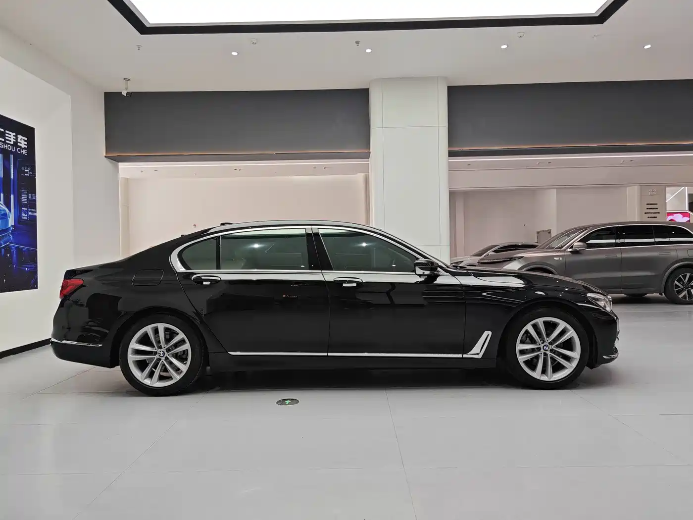 BMW 7 Series 2018 730Li Premium Type Excellence Package фото 4