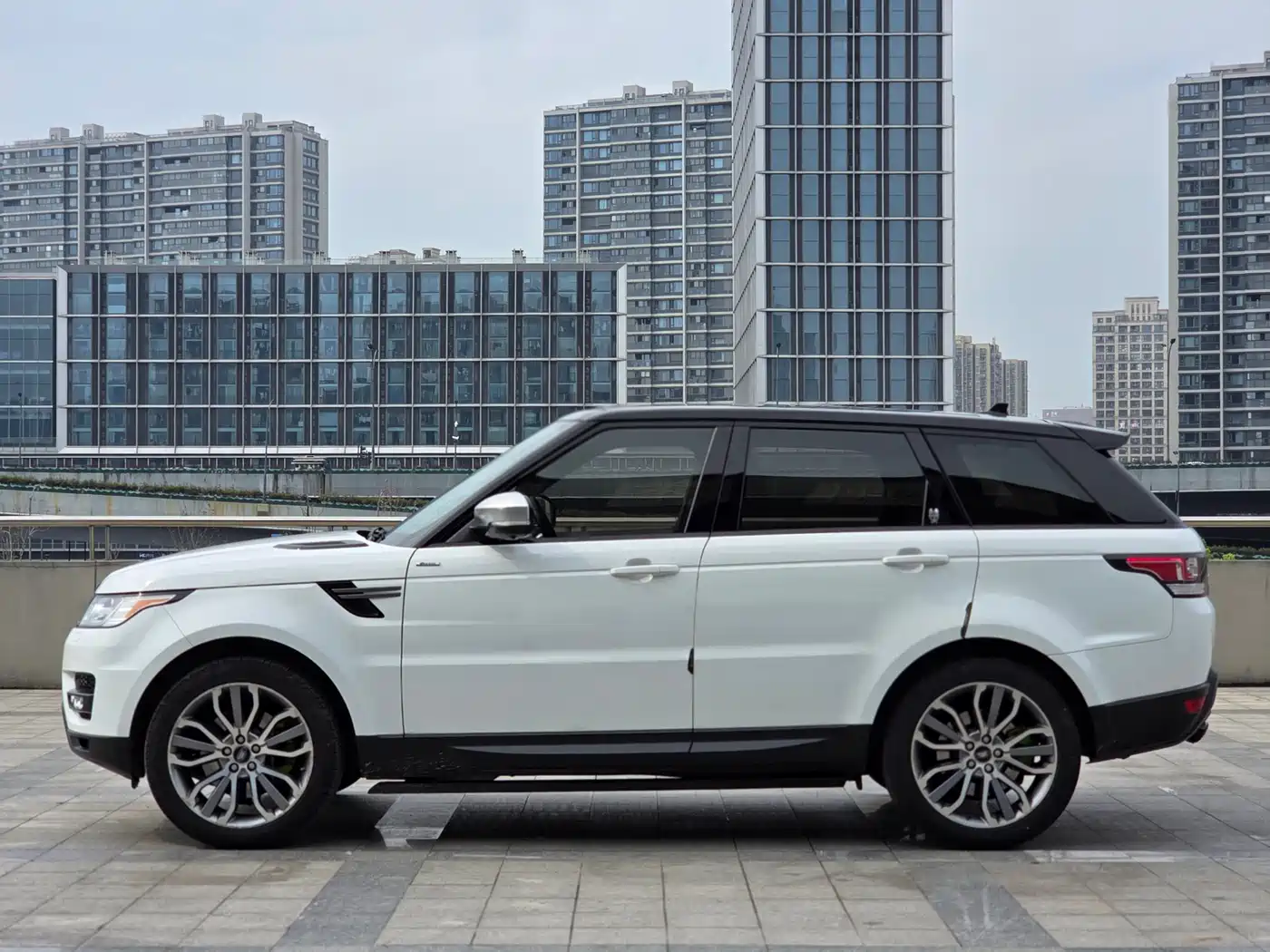 Land Rover Range Rover Sport фото 3