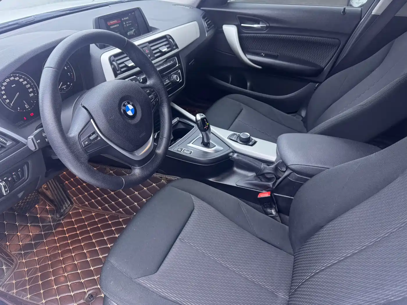 BMW 1 Series (Import) 2018 118i Leading фото 8