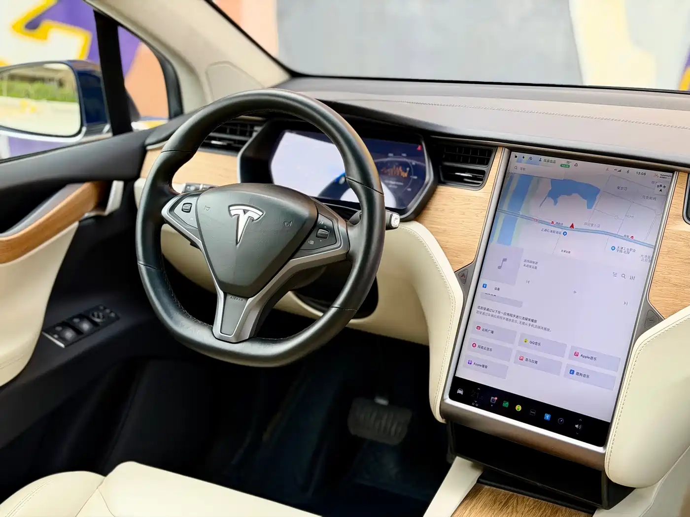 TESLA MODEL X