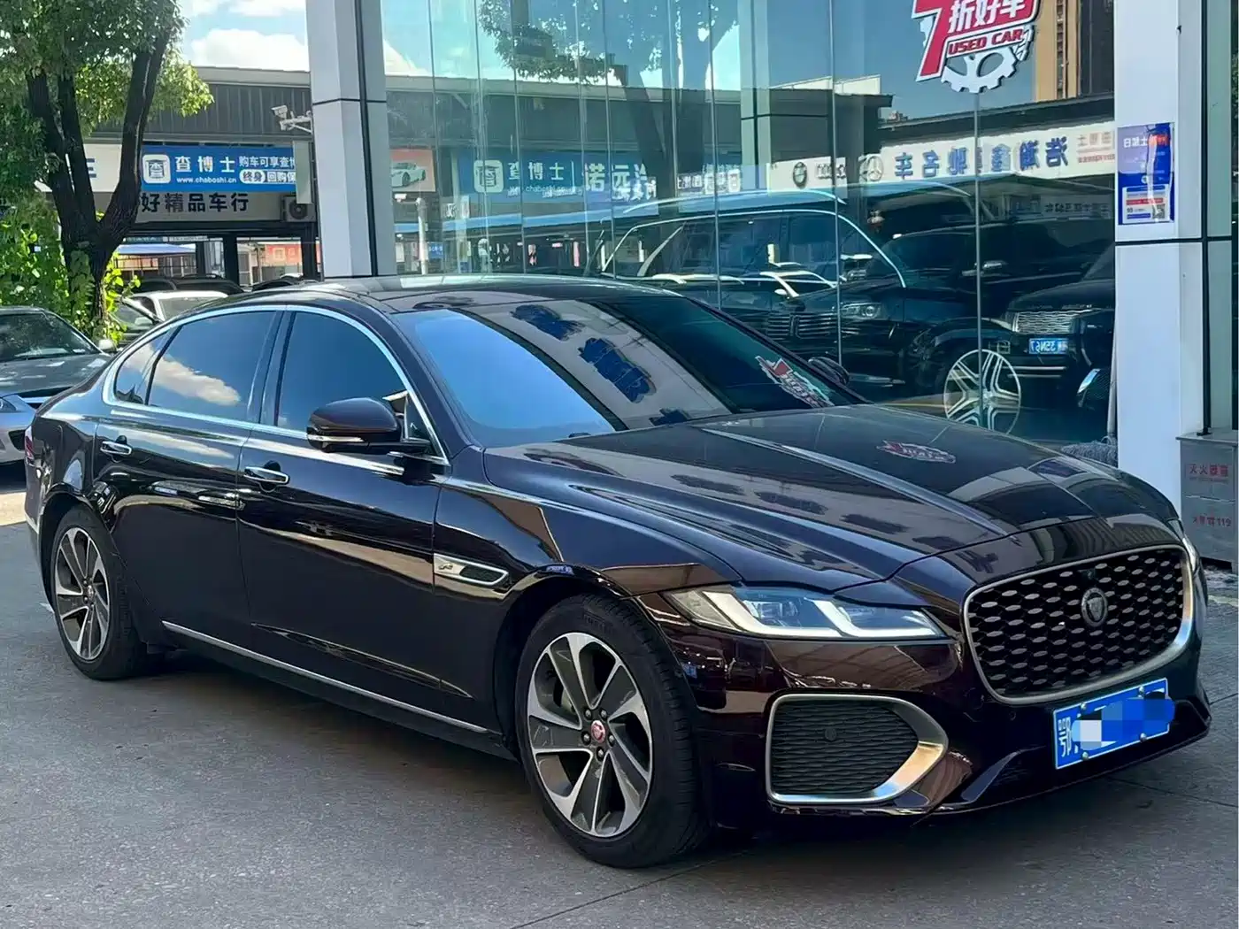Photo 2 - Jaguar XFL