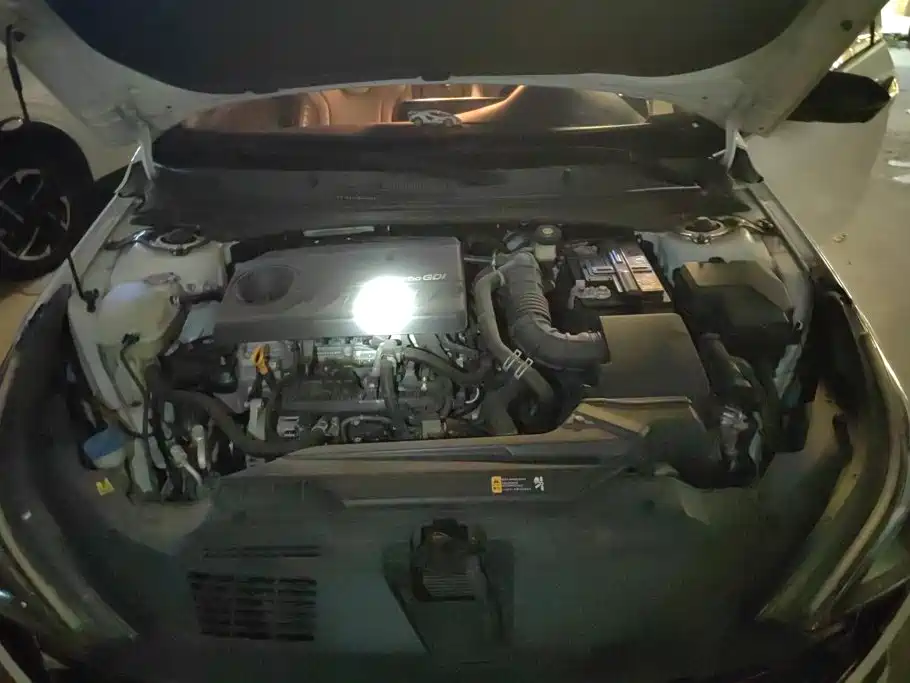 Photo 10 - Hyundai Elantra