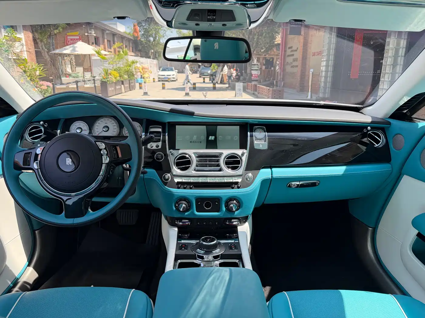 Rolls-Royce Wraith 2017 6.6T Black Badge Edition фото 8