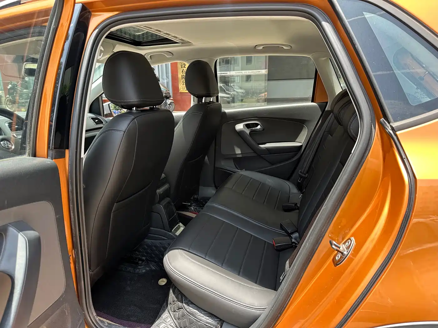 Volkswagen Polo 2014 1.6L Cross Polo Automatic фото 6