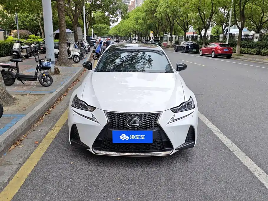 2019 Lexus IS