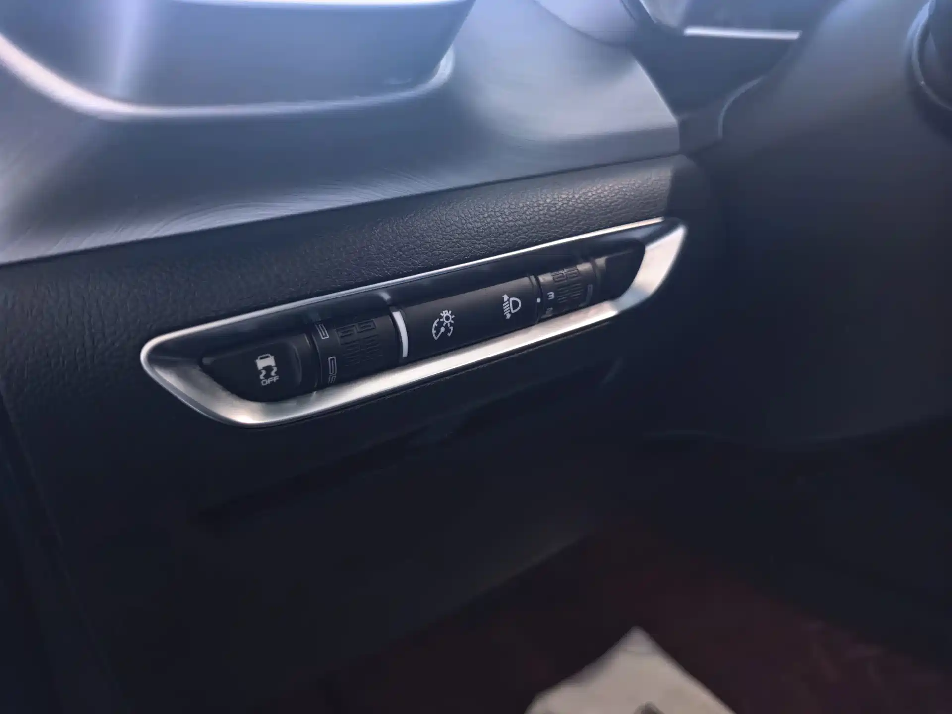 Фото 5 - Geely Coolray