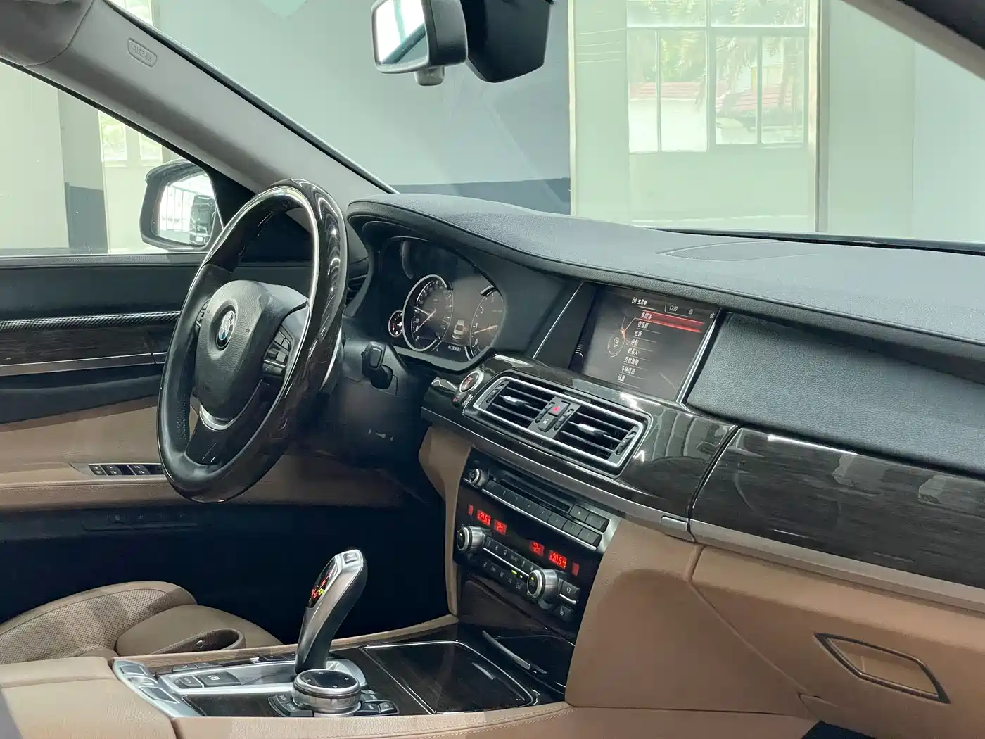 BMW 7 Series 2013 Model 740Li Leading фото 21