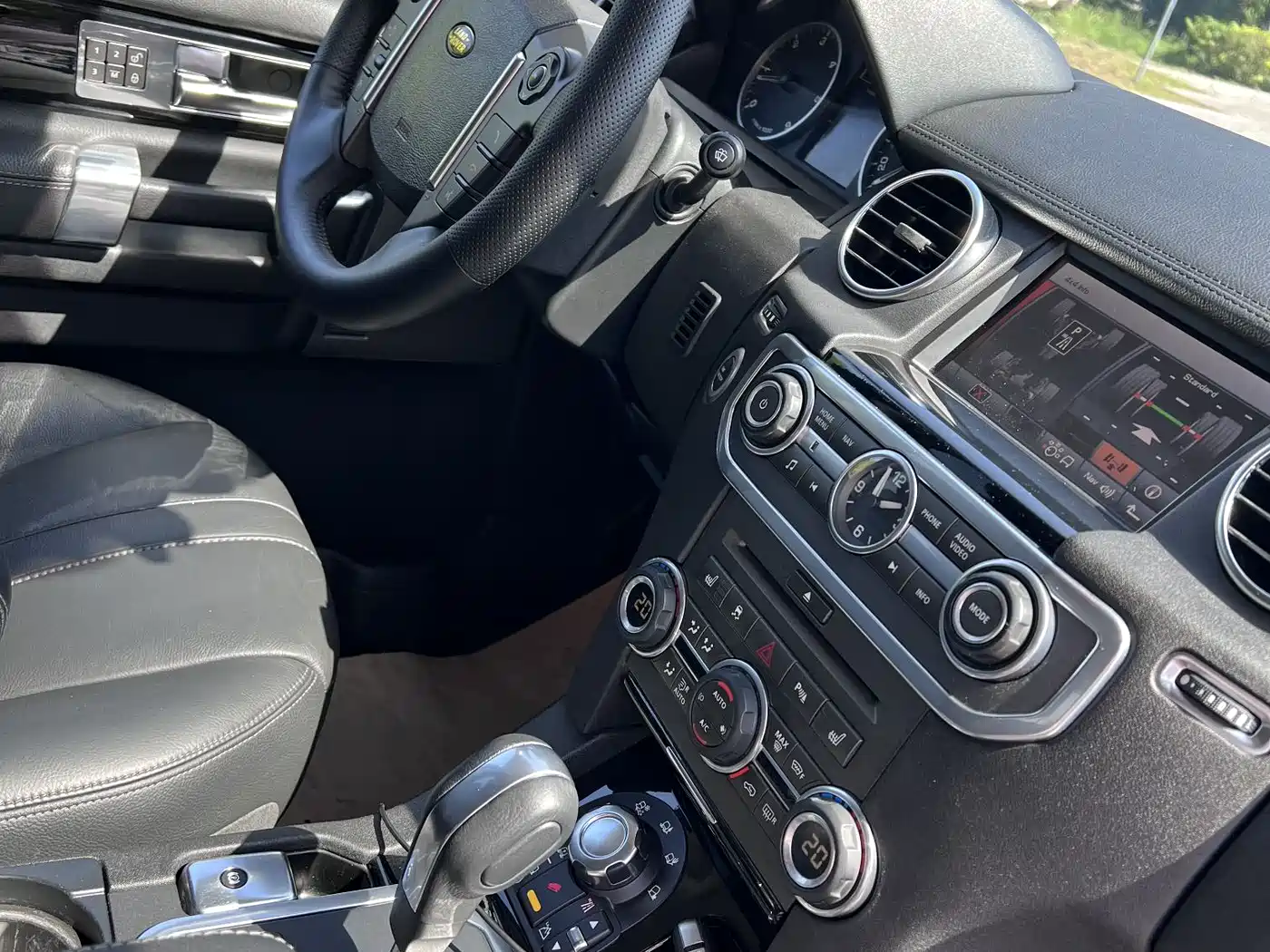 Land Rover Discovery 2010 3.0TDV6 HSE Diesel фото 31