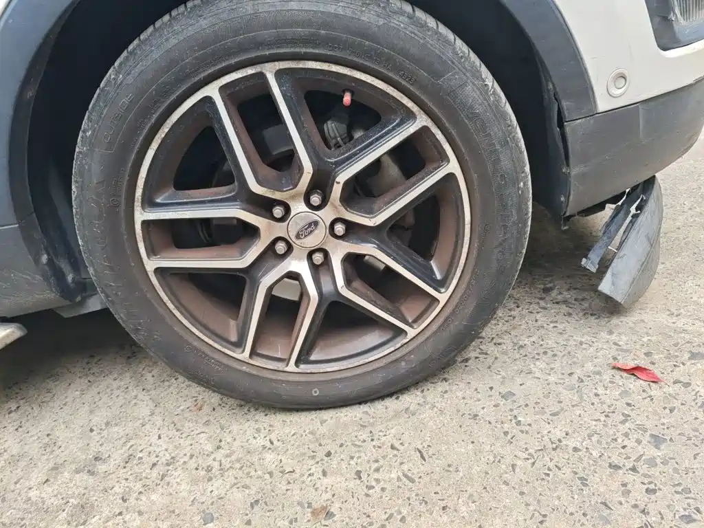 Фото 25 - Ford Explorer (Import)