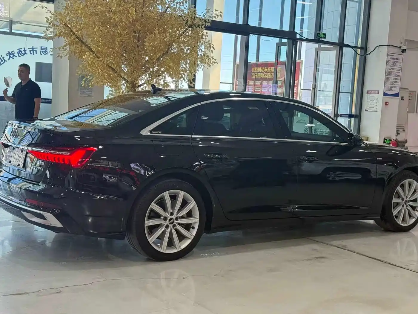 Фото 9 - Audi A6L