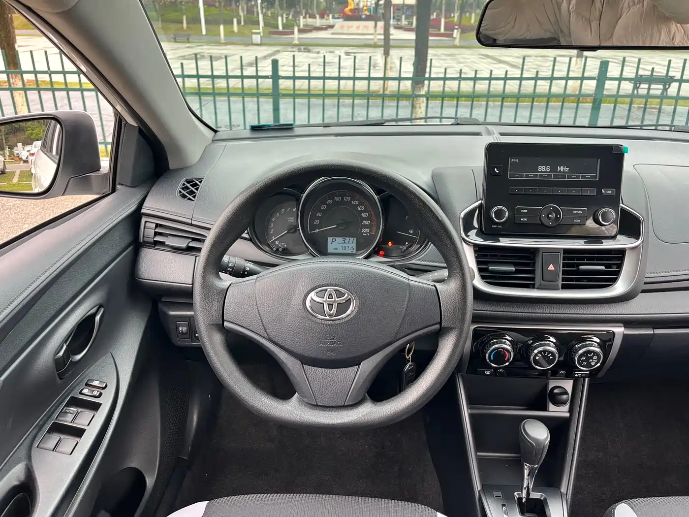 Toyota YARiS L Zhi Xuan 2021 1.5L CVT Leading Edition фото 12
