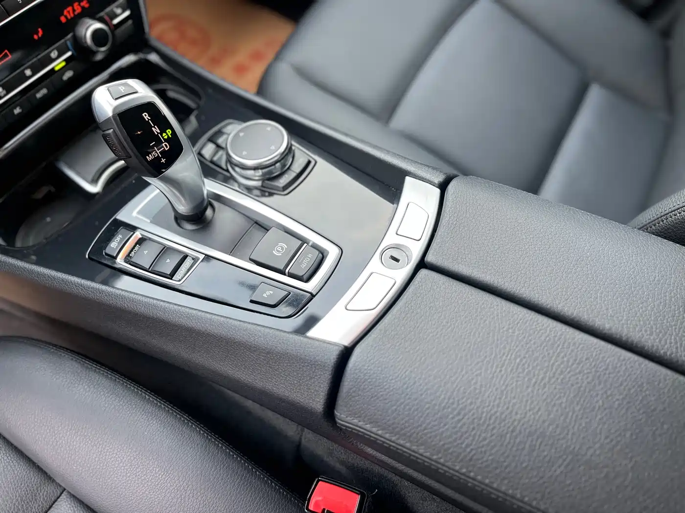 BMW 5 Series GT 2015 528i Leading фото 11