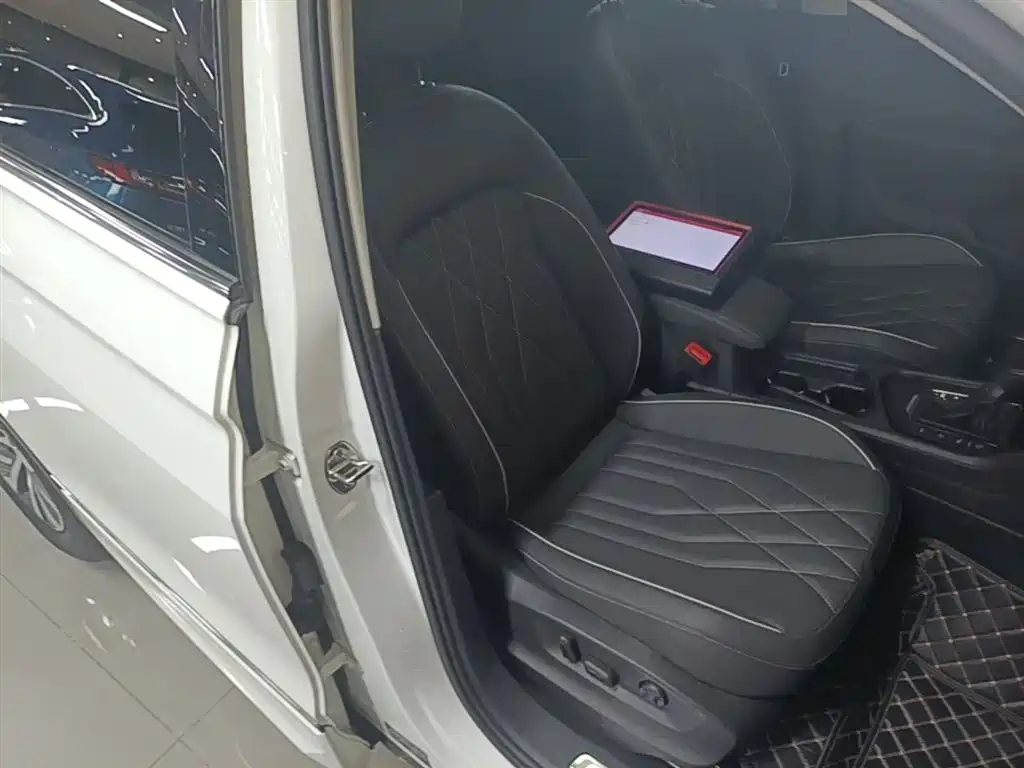 Volkswagen Tiguan L PHEV 2023 430PHEV Plug-in Hybrid Premium фото 25