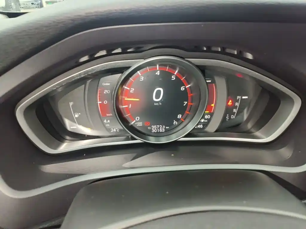 صورة 12 - Volvo V40