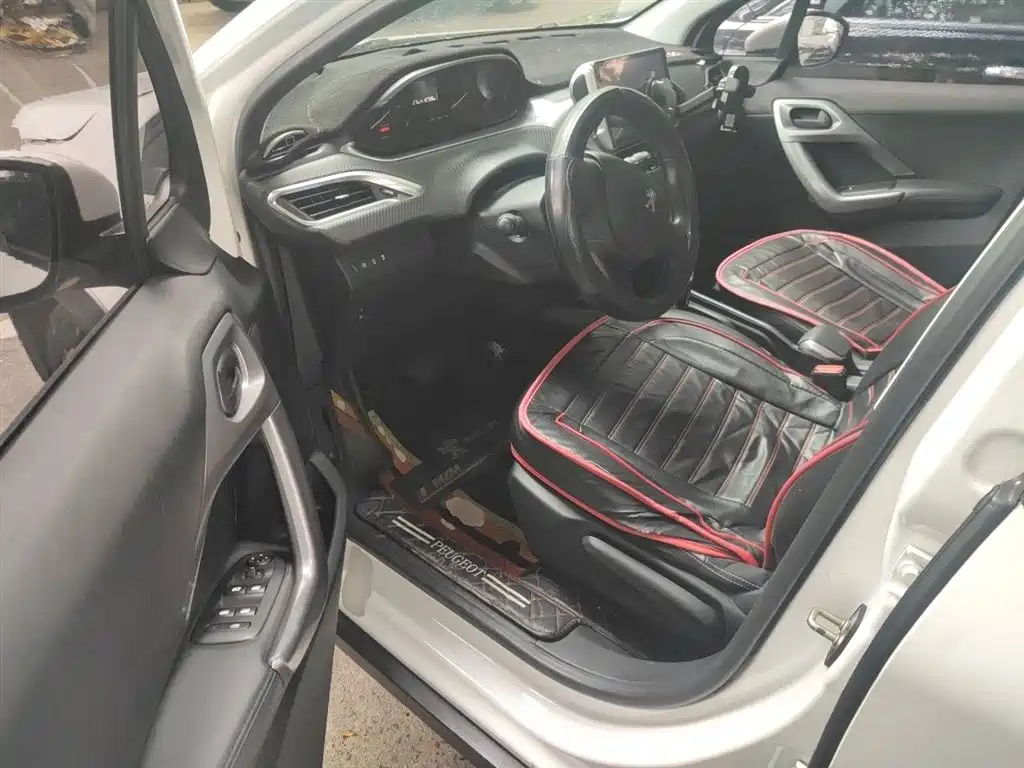 Peugeot 2008 2018 1.6L Automatic Trend Edition фото 14