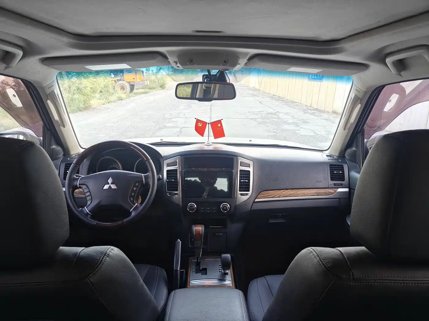 Mitsubishi Pajero (Import) 2018 3.0L Automatic Premium Edition фото 9