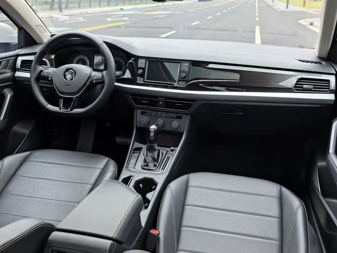 Volkswagen Lavida 2019 1.5L Automatic Comfort Edition China VI фото 9