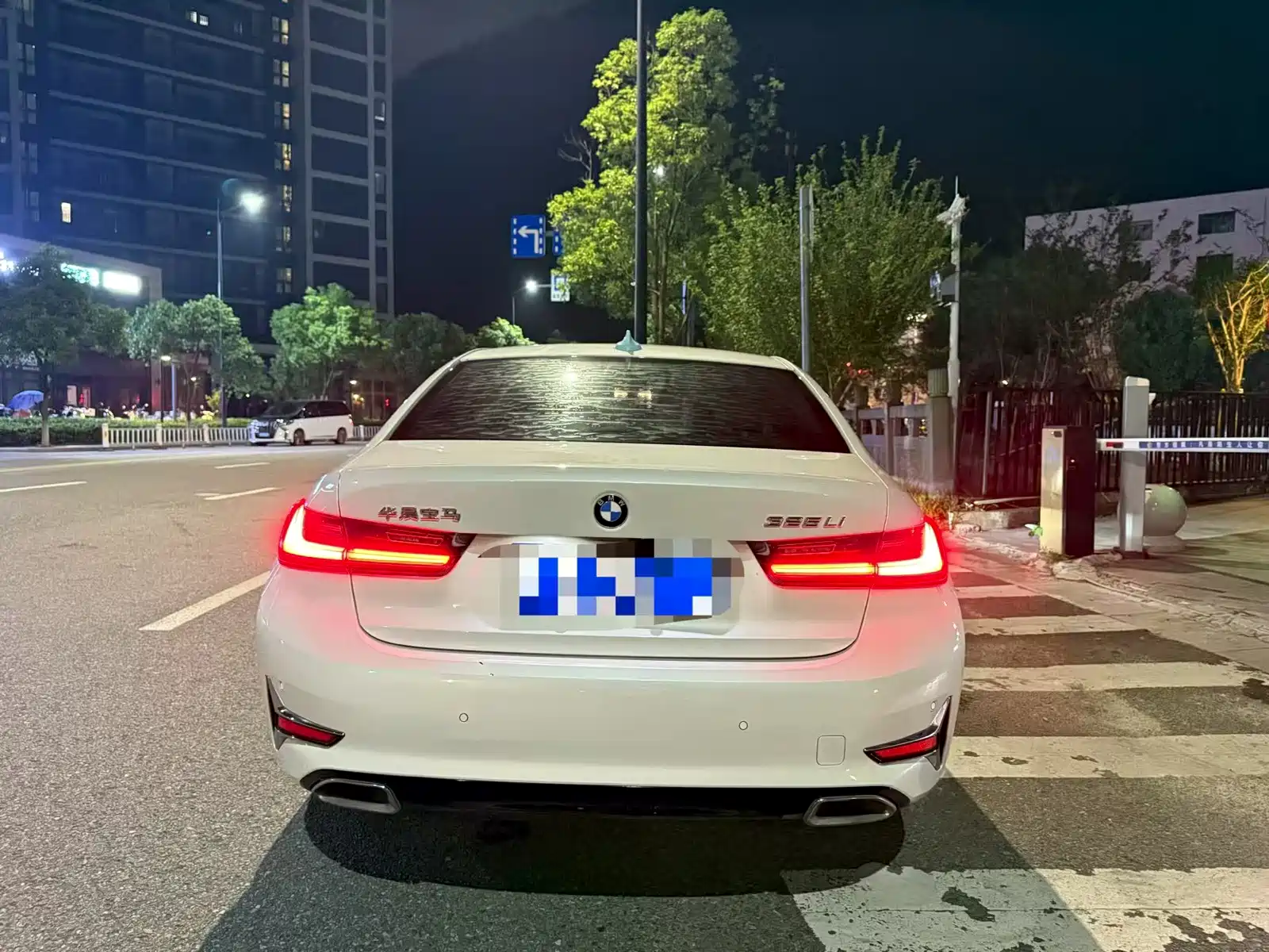 Photo 9 - BMW 3 Series