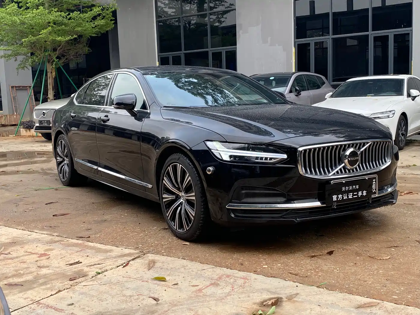 VOLVO S90