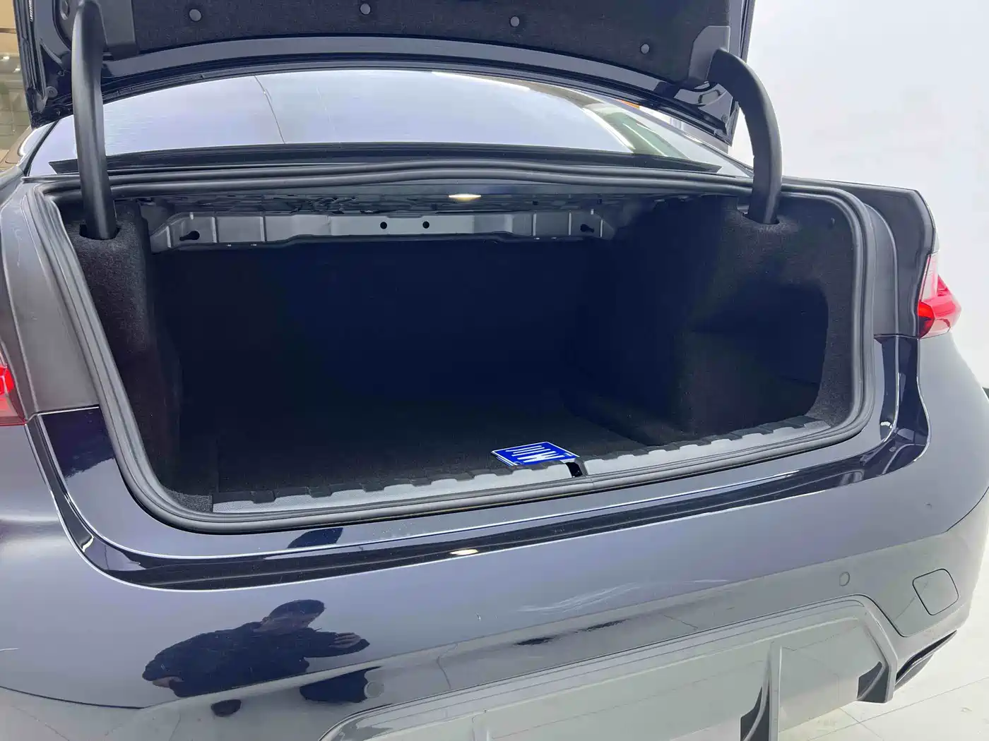 BMW 3 Series 2024 325Li M Sport Shadowline Package фото 12