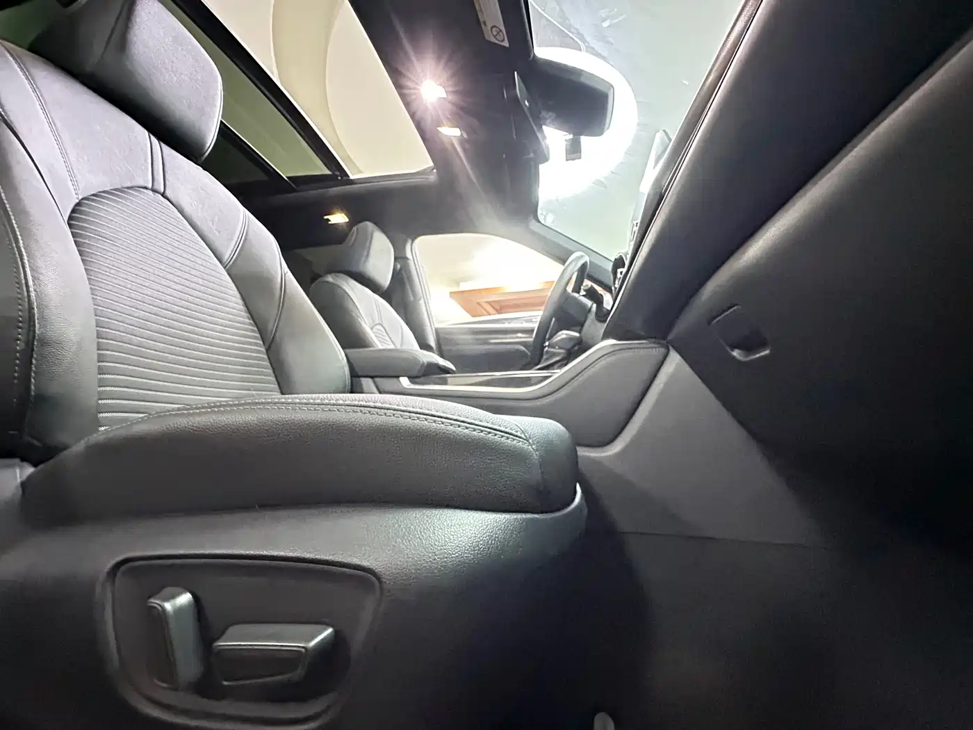 Toyota Crown Kluger 2022 2.5L HEV 4WD Premium Edition фото 16