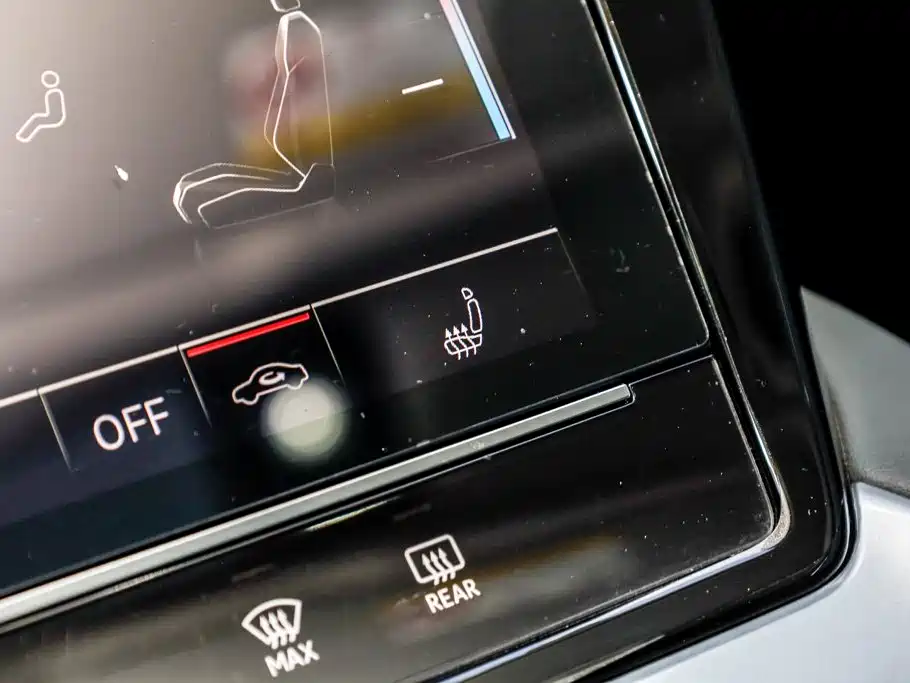 Photo 20 - Audi Q6