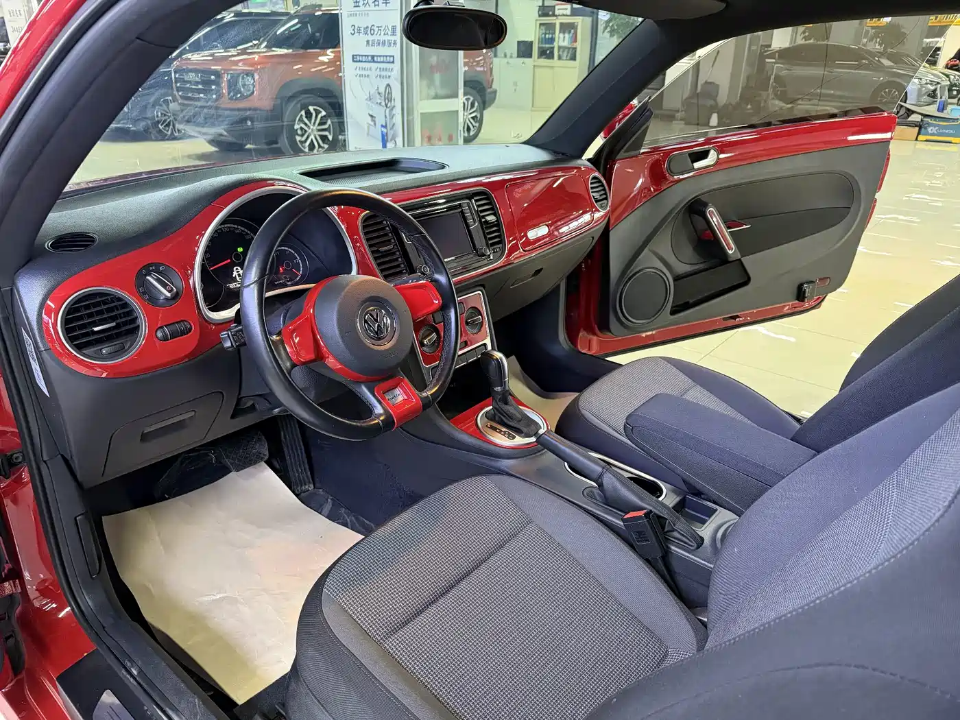 Volkswagen Beetle 2016 Model 180TSI Club Edition фото 15