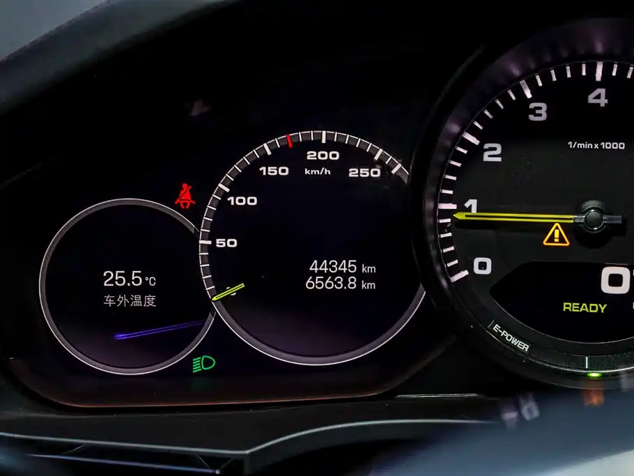 Photo 15 - Porsche Cayenne New Energy