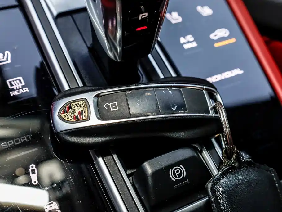 Photo 23 - Porsche Cayenne New Energy