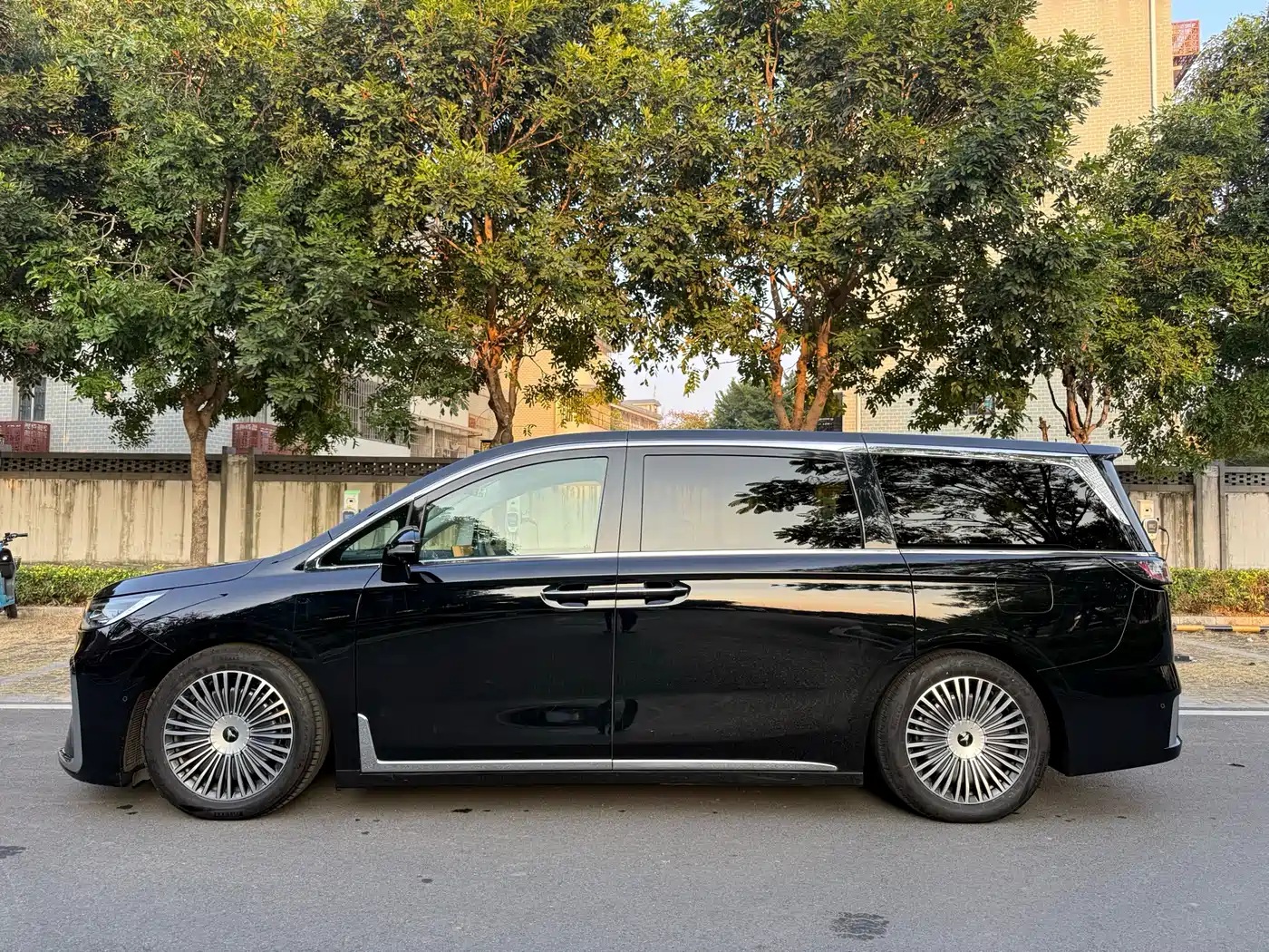 Voyah Auto Voyah Dreamer 2025 PHEV AWD Flagship Kunpeng Edition фото 4