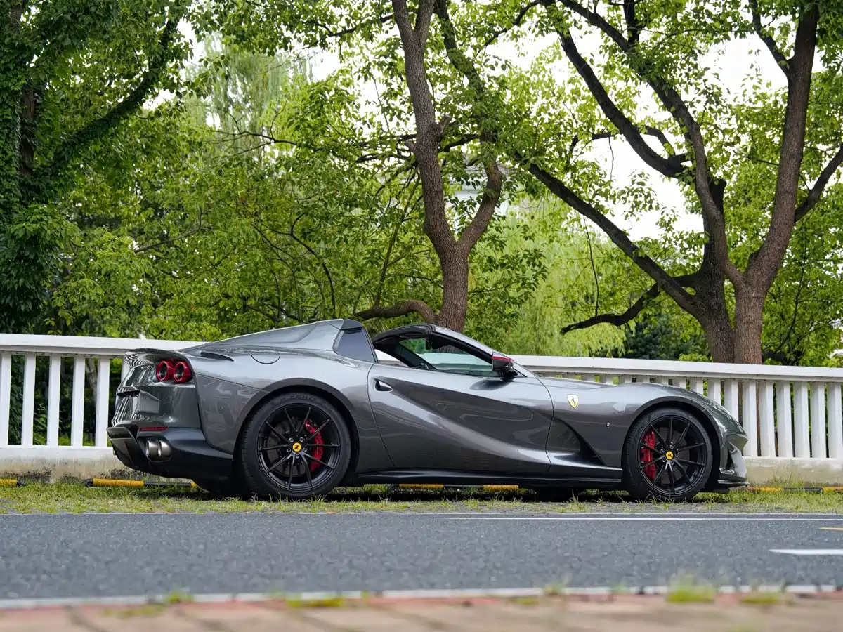 Ferrari 812 2021 2020 6.5L GTS