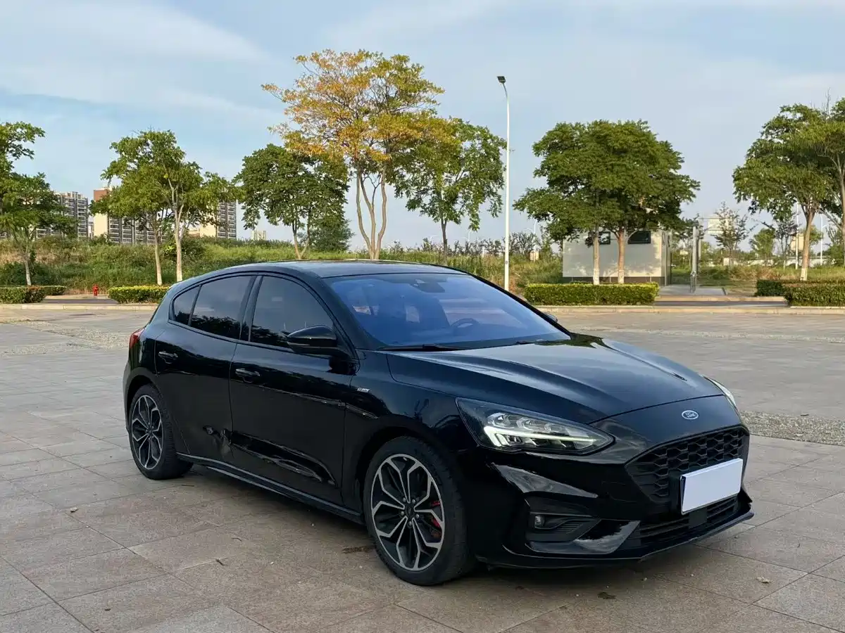 Фото 3 - Ford Focus