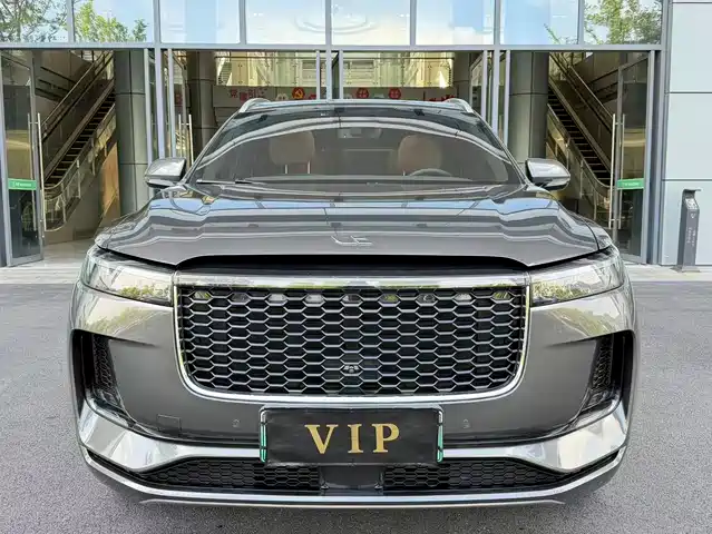 Li Auto ONE Последовательный гибрид, 6 мест