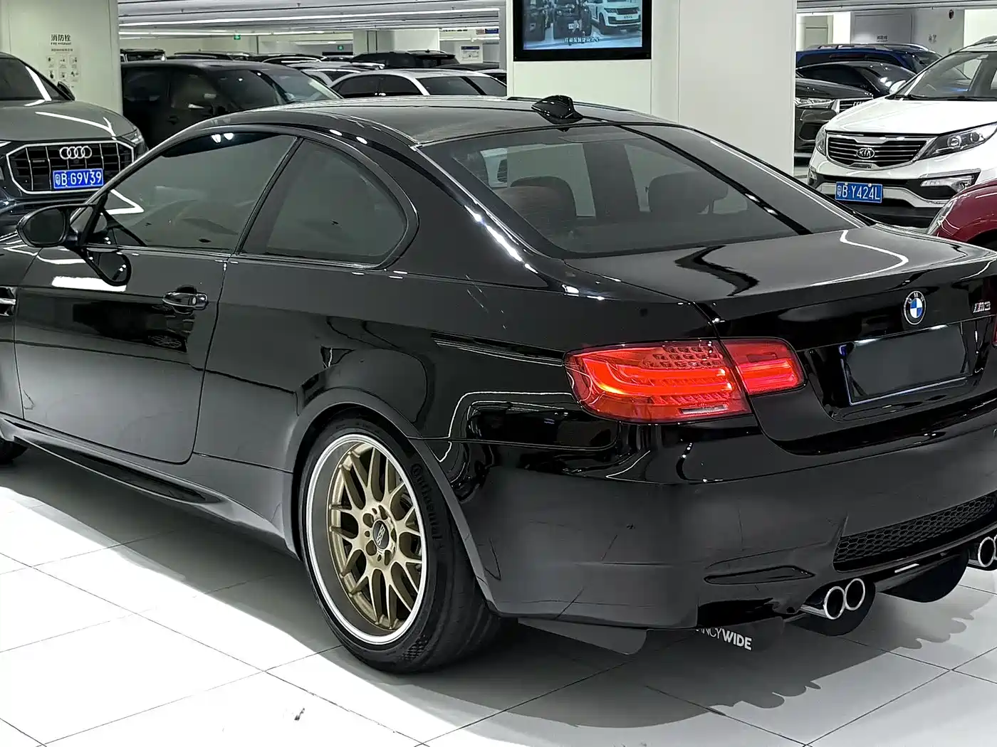 BMW M3 2011 M3 Coupe Carbon Fiber Roof Edition фото 9