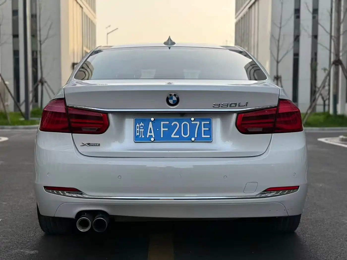 BMW 3 Series 2018 330Li xDrive Luxury Package фото 9