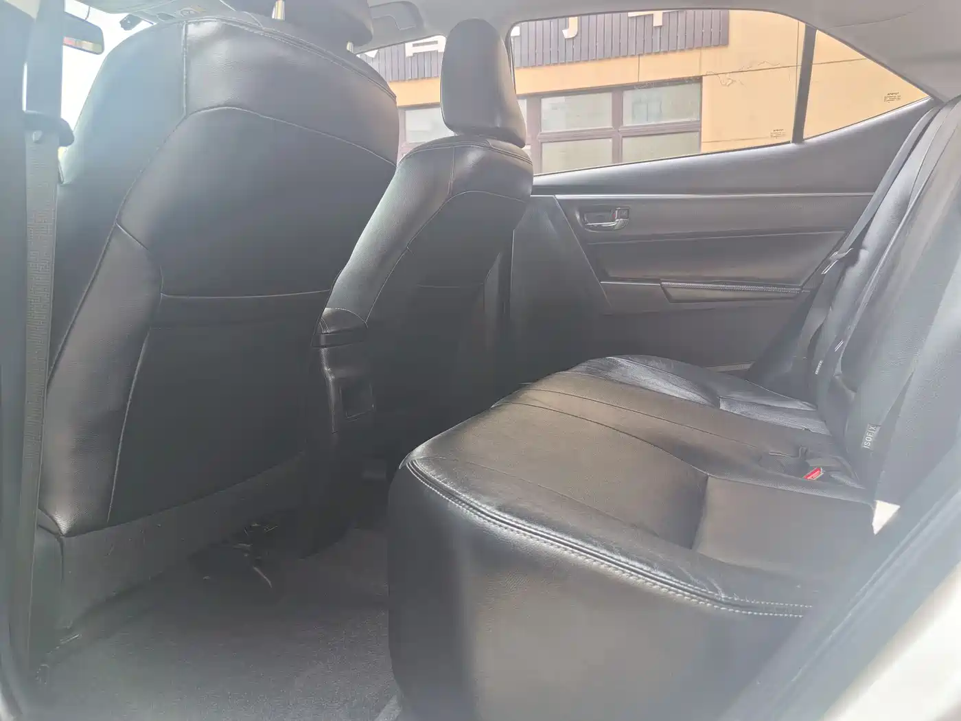 Toyota Corolla 2014 1.6L CVT GL-i Leather Edition фото 7