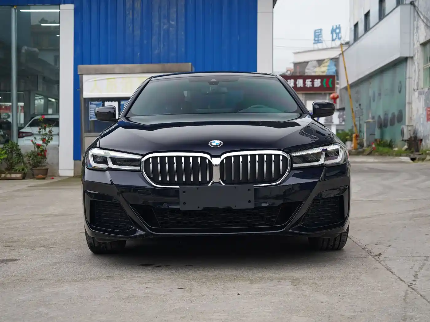 BMW 5 Series 2023 Facelift 530Li Leading M Sport Package фото 2