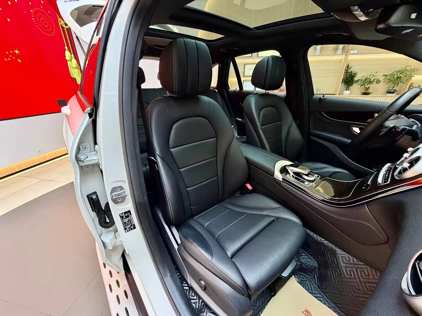 Mercedes-Benz GLC 2018 Facelift GLC 260 4MATIC Luxury фото 13