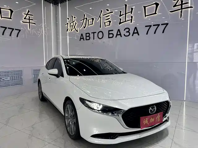 Mazda Mazda3 Axela 2021 2.0L Automatic Premium Edition — фото 3