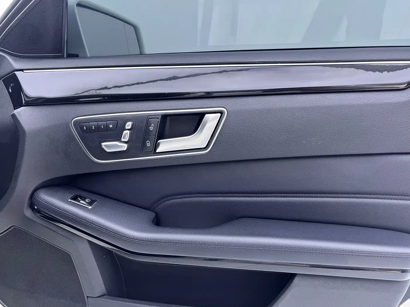 Mercedes-Benz E-Class 2015 E 200 L фото 4