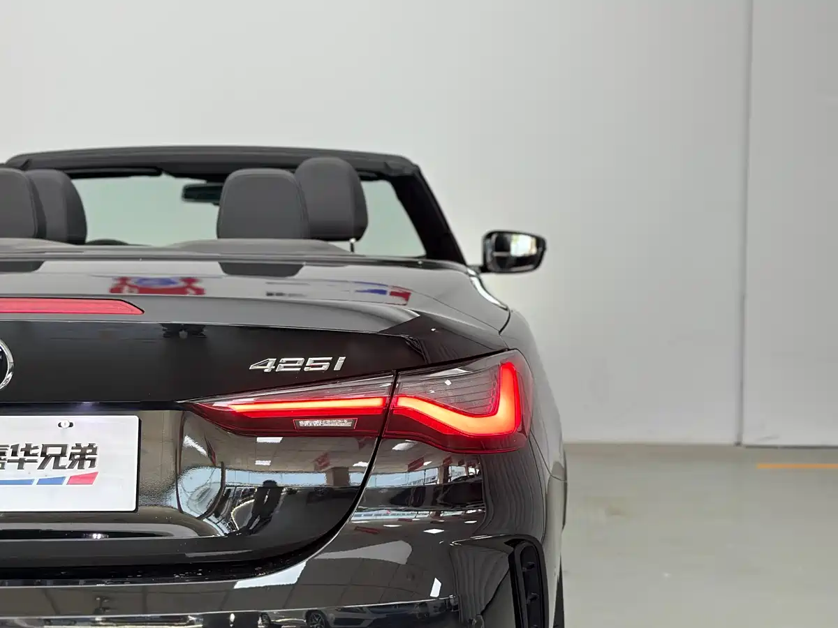 BMW 4 Series 2022 425i Convertible M Sport Shadow Night Package фото 22